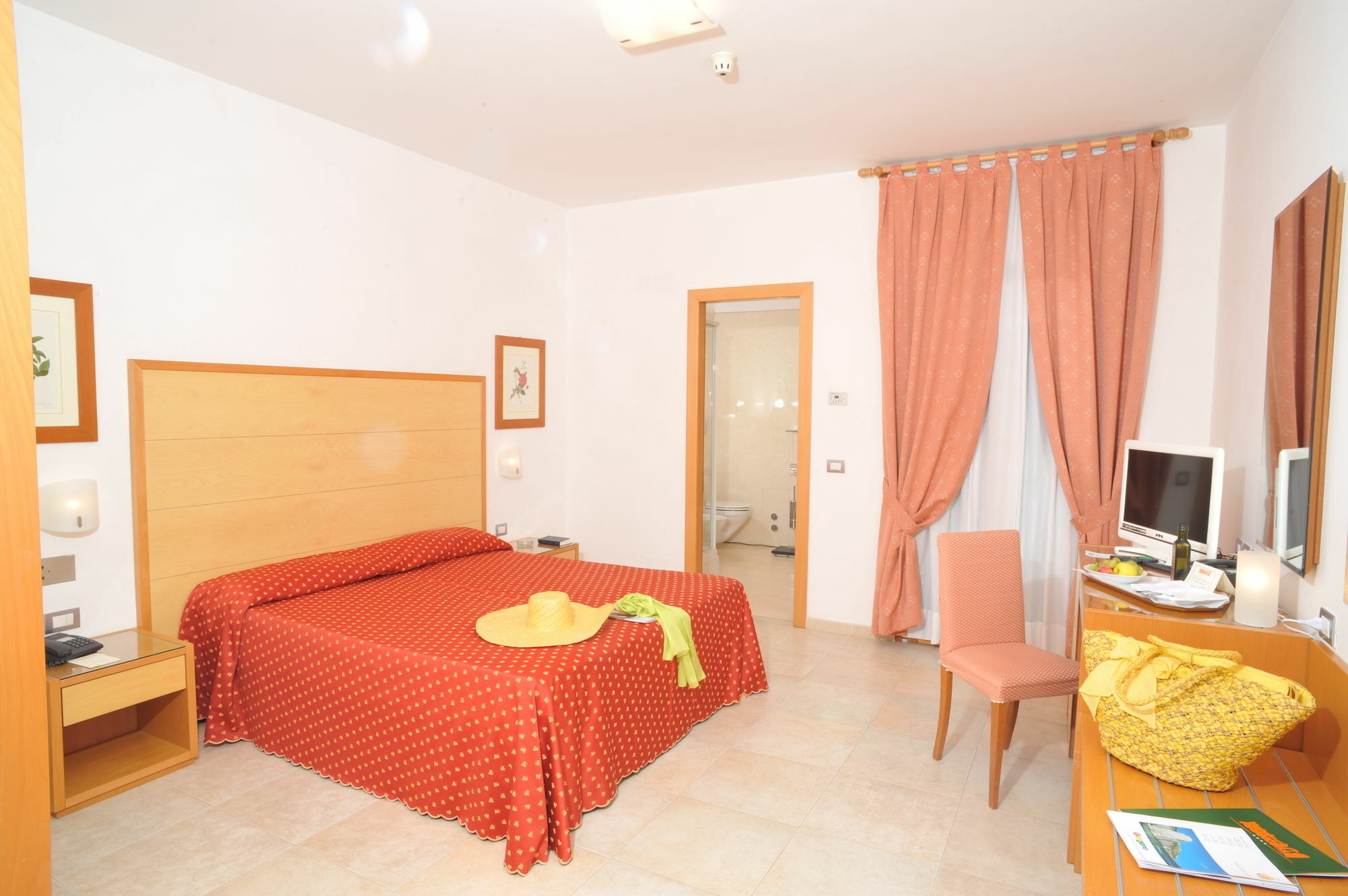 Hotel Degli Aranci В'єсте Екстер'єр фото